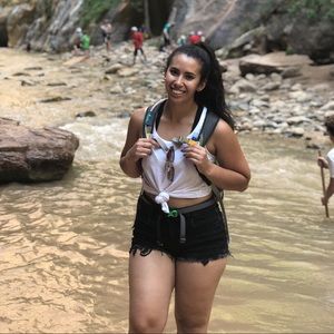 Meet your Posher, Esmeralda